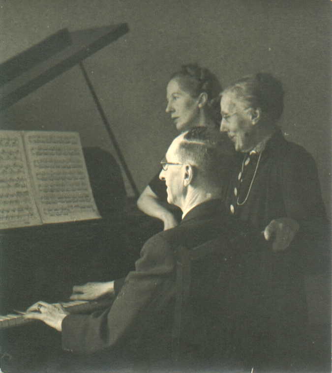 Hartley Frederick and Kathleen Marie Watts, and Elizabeth Watts Elvidge, The Group, 1943