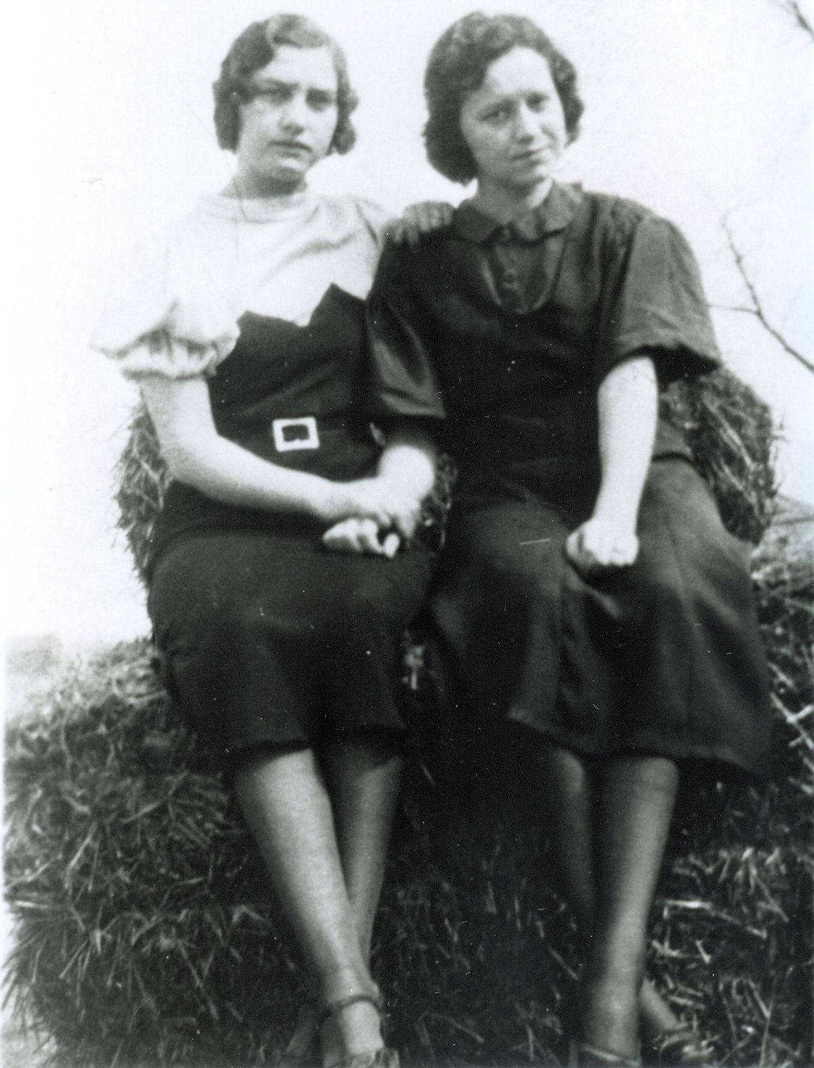 Mildred and Mabel Seem, Wayne, Ohio, 1933