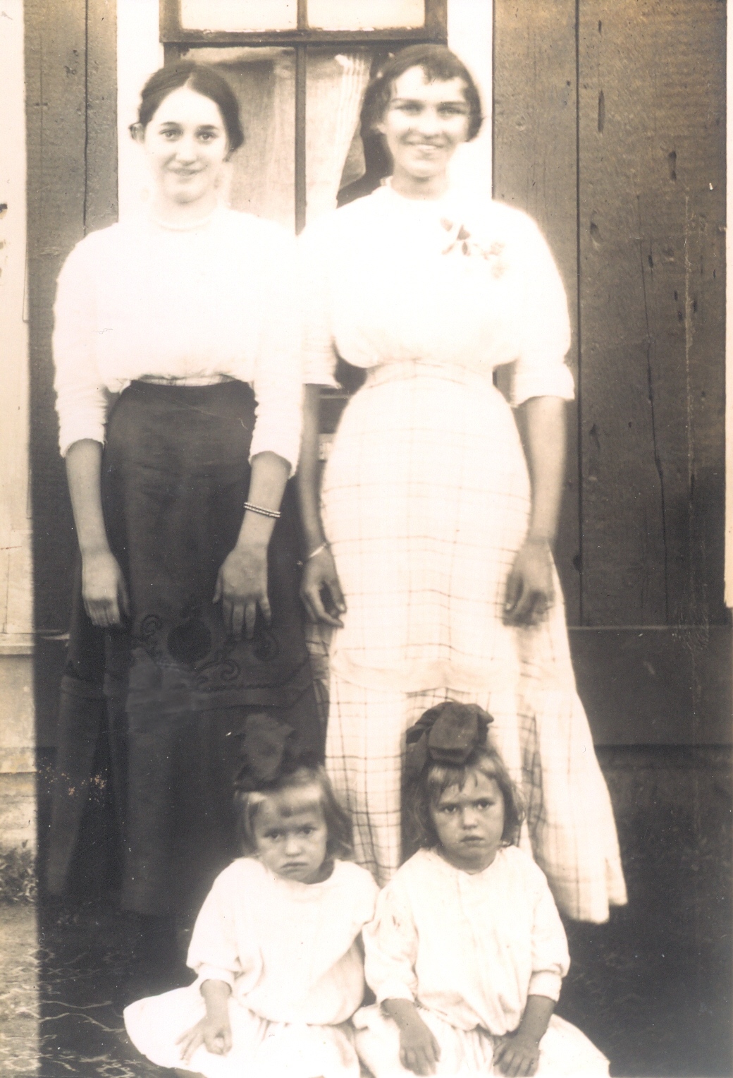 Lillie, Myrtle, Lois, Lola Seem
