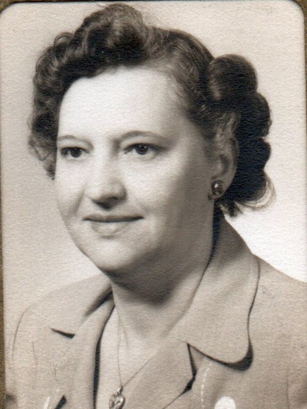 Lola Armstrong, smile