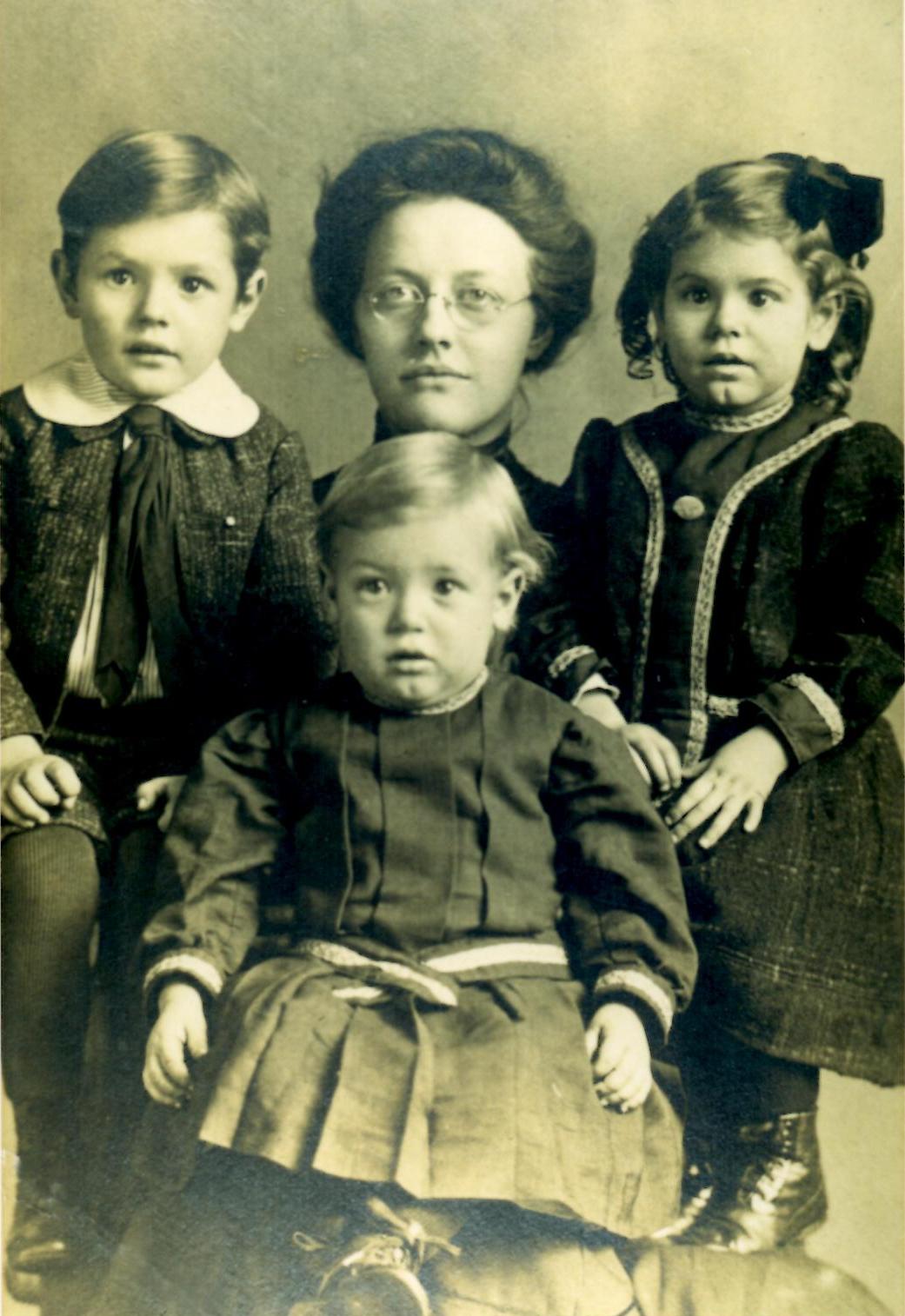 Paul, Carl Armstrong; Maude Harpster; Naomi Armstrong
