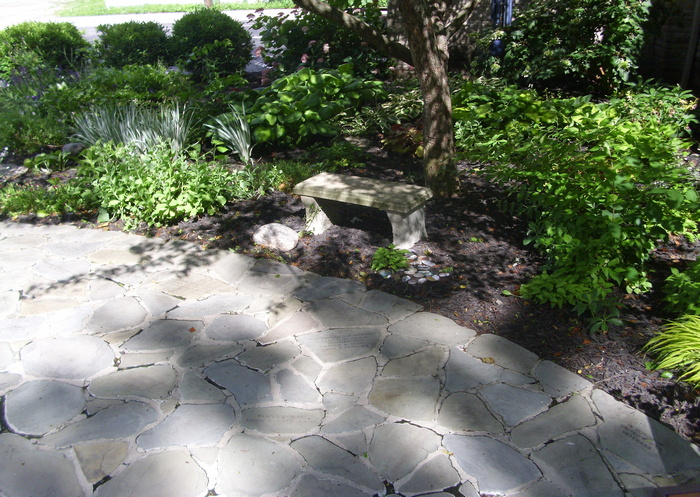 stones_walk_bench